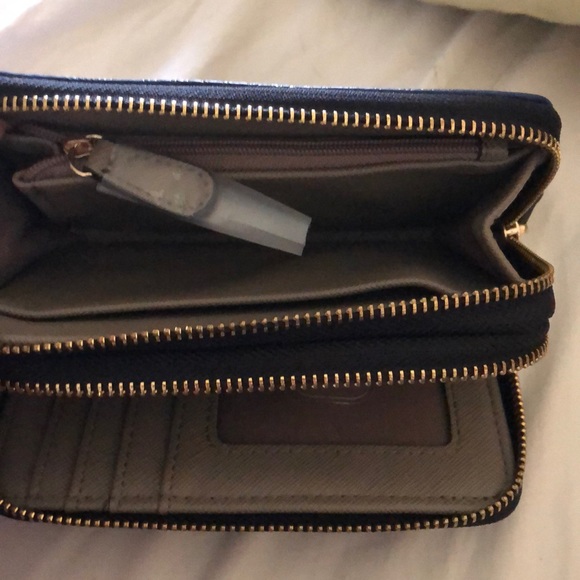 Neiman Marcus multi compartment Wristlet Wallet - Picture 4 of 7